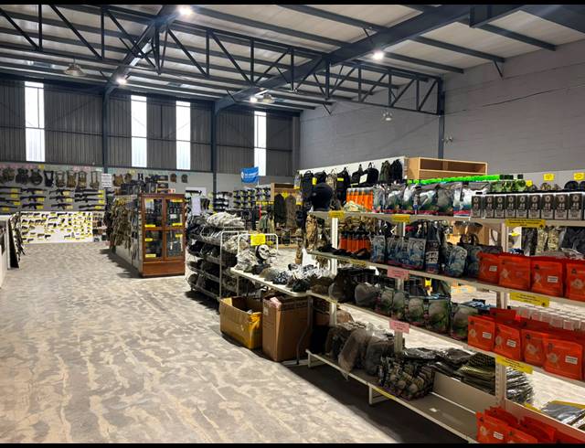 558M² WAREHOUSE TO LET IN STIKLAND INDUSTRIAL